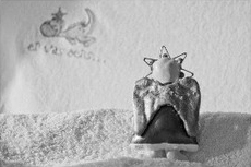 Maar je kon het niet En wij blijven altijd op je wachten Je was zo mooi Alle deuren stonden open Je kwam eraan